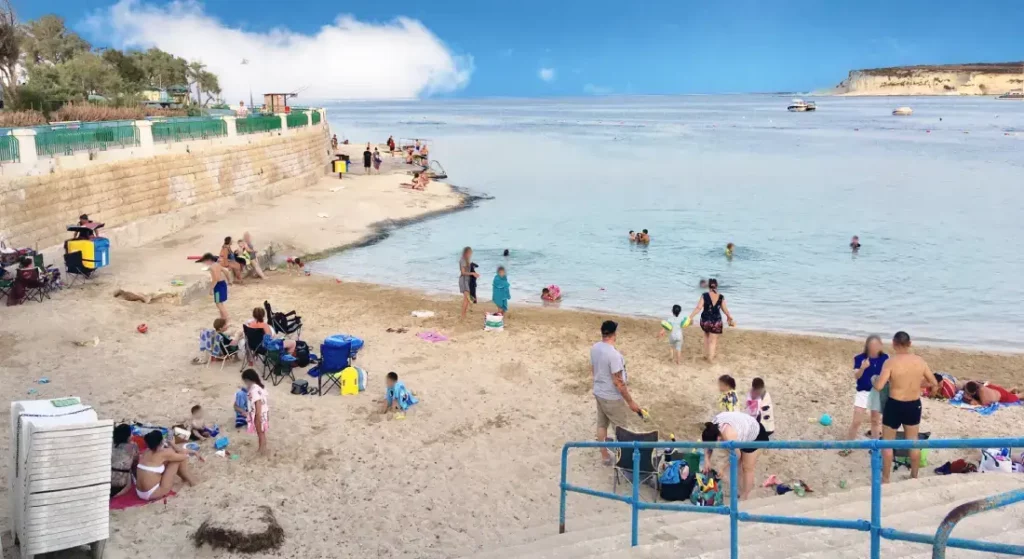 Málta homokos tengerpart St Thomas Bay