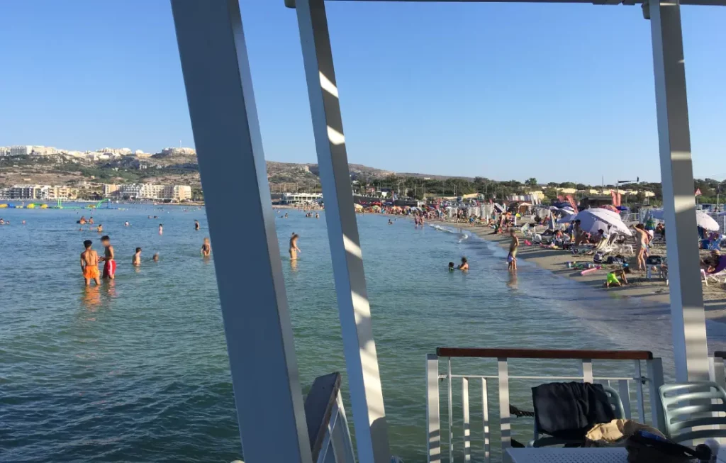 Ghadira Bay nyár